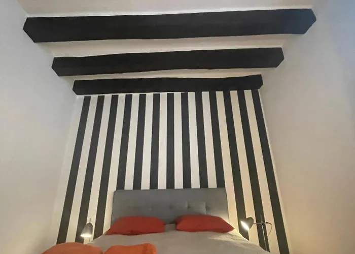 Апартаменты Quartier Historique Calme Et Parking *